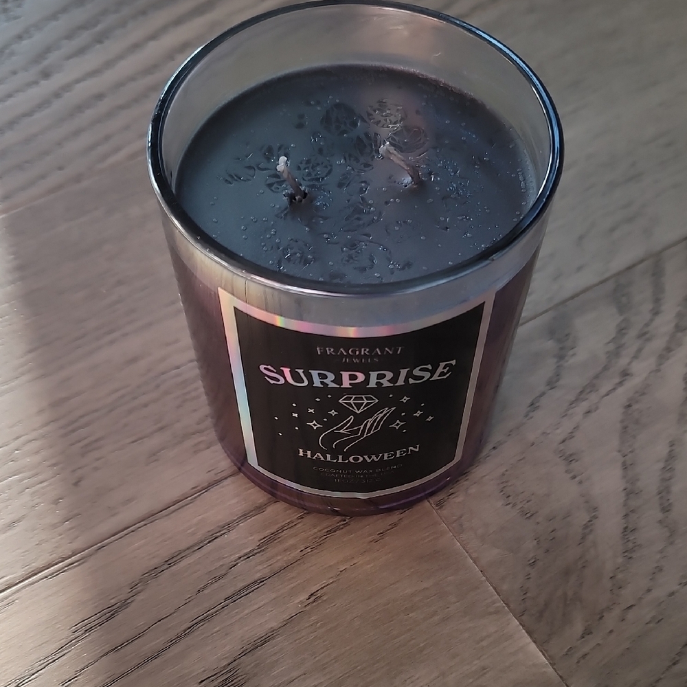 Fragrant Jewels Surprise Halloween Candle - Black